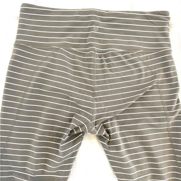 Athleta Chaturanga cropped striped legging L soft grey/white NWOT - Picture 2 of 5